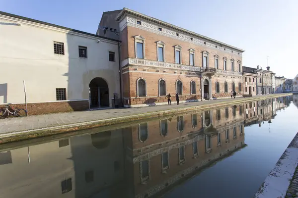 Comacchio Italien December 2019 Går Comacchios Gata Solig Vinterdag — Stockfoto