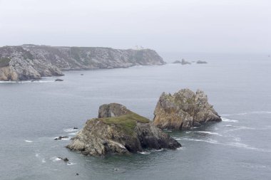 Fransa 'nın kuzeyinde, İngiltere' de bir yaz günü sis