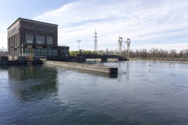 Tornavento, İtalya - 08 Mart 2020: Tornavento hidroelektrik santrali manzarası