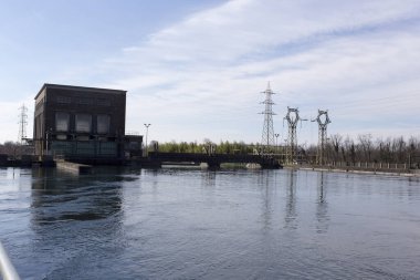 Tornavento, İtalya - 08 Mart 2020: Tornavento hidroelektrik santrali manzarası