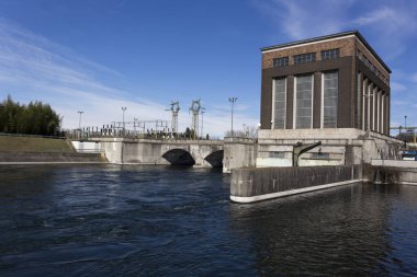 Tornavento, İtalya - 08 Mart 2020: Tornavento hidroelektrik santrali manzarası