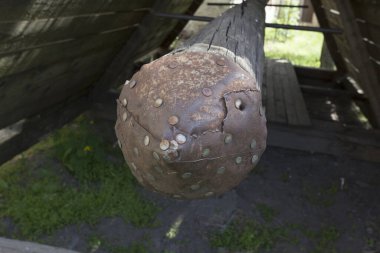 Ortaçağ kuşatma rampasının ön tarafı.