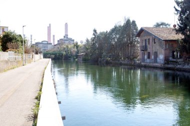 Turbigo, İtalya - 08 Mart 2020: COVID tecrit sırasındaki Turbigo elektrik santralinin görüntüsü