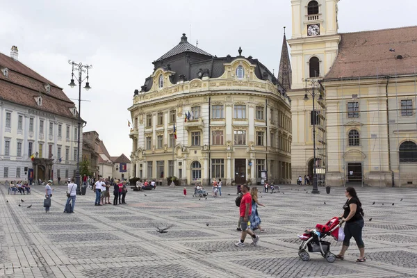 Sibiu Rumania Mayo 2018 Corazón Ciudad Sibiu Con Los Turistas — Foto de Stock