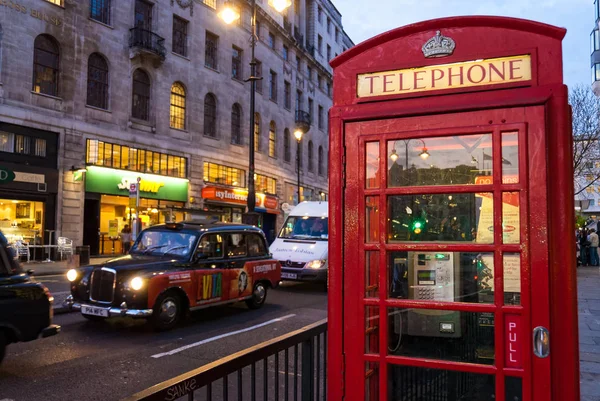 Τηλεφωνικό κιβώτιο στο Λονδίνο — Φωτογραφία Αρχείου