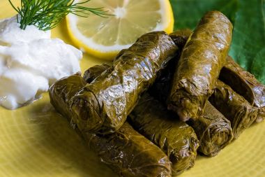 Doldurulmuş üzüm yaprakları.