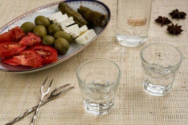Geleneksel içki uzo veya rakı