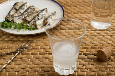 Geleneksel içki uzo veya rakı