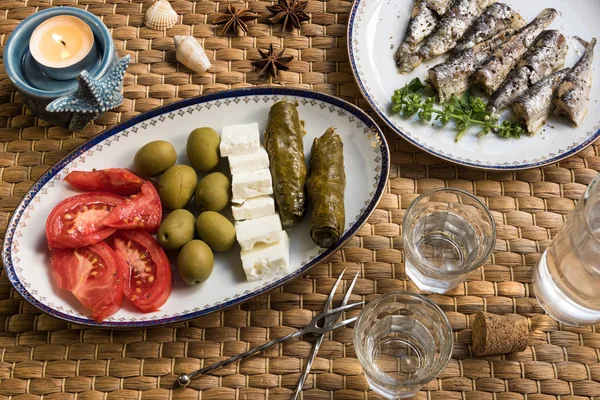 Geleneksel içki uzo veya rakı