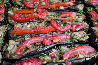 Geleneksel doldurulmuş patlıcan