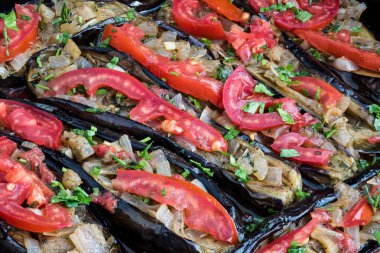 Geleneksel doldurulmuş patlıcan