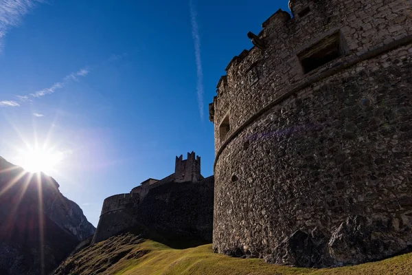 Parte Las Impresionantes Murallas Del Castillo Beseno Norte Italia —  Fotos de Stock