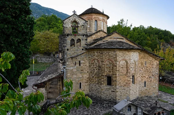 Vista Iglesia Greco Ortodoxa Los Santos Apóstoles Pueblo Molivdoskepastos Epiro —  Fotos de Stock