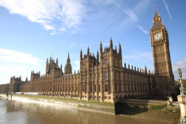 Londra 'daki Büyük Ben ve Westminster Köprüsü..