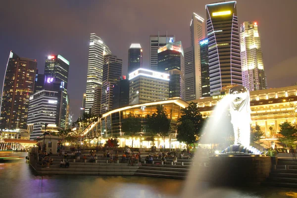 Singapur - 11 Nisan 2016: Singapor şehir merkezinde kentsel peyzaj — Stok fotoğraf