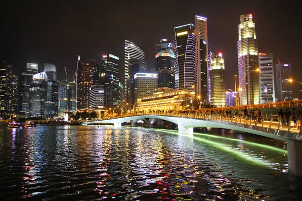 SINGAPOUR - 11 avril 2016 : Centre-ville Paysage urbain de Singapour — Photo