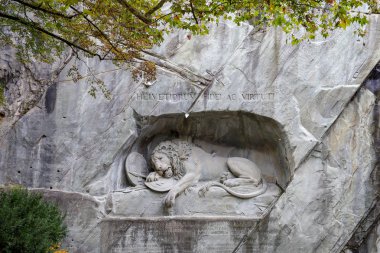 Aslan Anıtı, Zürih 'te sonbaharda güzel ve meşhurdur.