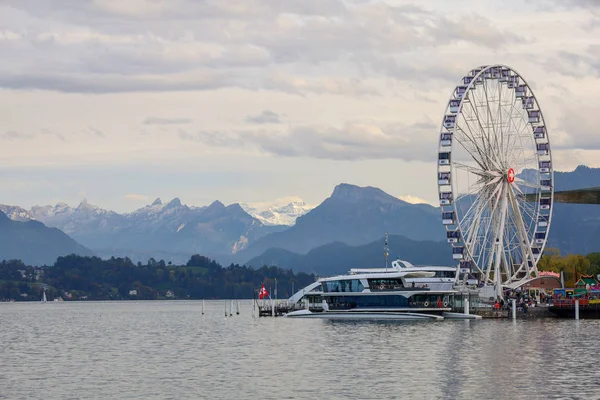 Lucerna, Suiza-18 de octubre de 2019: Vista del paisaje y el cielo — Foto de Stock