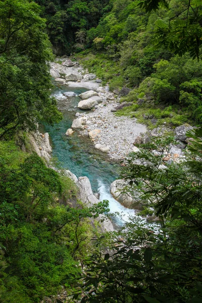 Udsigt over floden ved Taroko Nationalpark landskab i Hualien, taiwa - Stock-foto