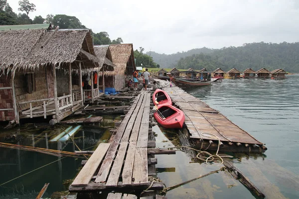 Surat Thani Tailandia Julio 2014 Canoa Roja Parada Del Barco — Foto de Stock