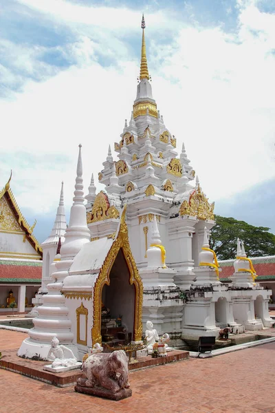 Surat Thani Thailand July 2014 Beautiful White Pagoda Wat Phra — Zdjęcie stockowe