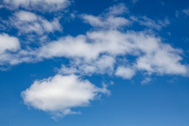 Yazın New York, ABD 'de gökyüzünde bulutlu bir hava var.