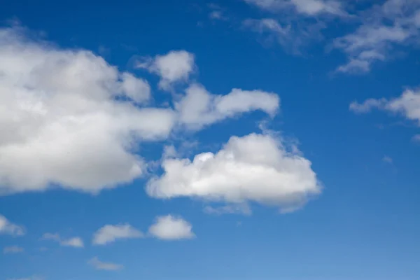 Chmury Niebie Błękitnym Niebie Latem New York Usa — Zdjęcie stockowe