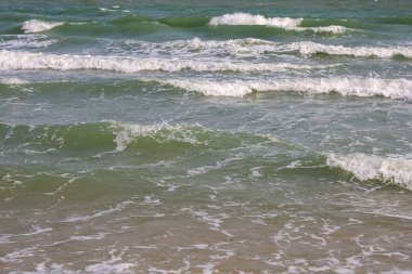 Bahar mevsiminde deniz manzarası için Tayland 'daki en yüksek dalgayı kapatın.