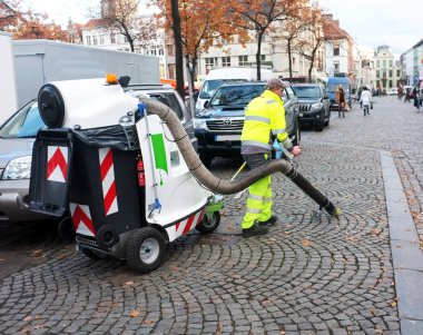 Belediye işçisi sokakları Temizleme