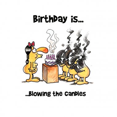 Kadın Doğum gününde onun arkadaş yüzleri için mumları üfle