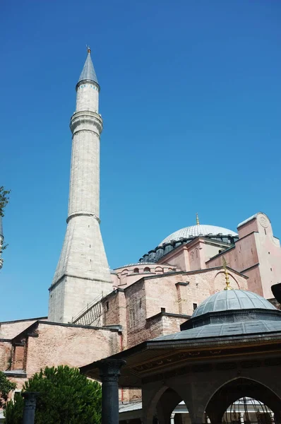 Histórico Hagia Sophia com minarete — Fotografia de Stock
