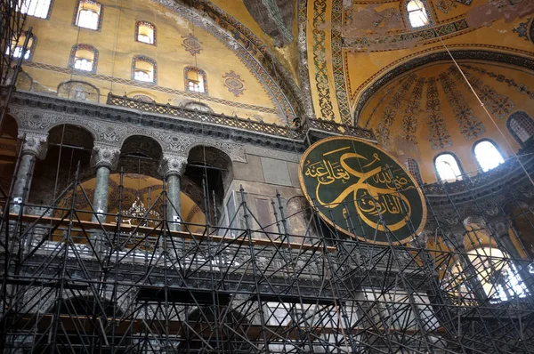 Renovación de una mezquita histórica — Foto de Stock