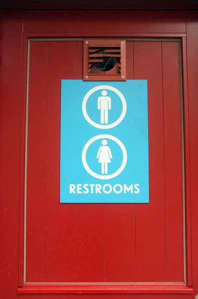 Мужские и женские туалетные знаки — стоковое фото