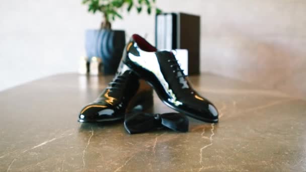 Sapatos Noivo Laço — Vídeo de Stock
