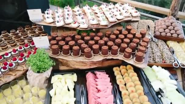 Fruitdessertbuffet Chocolade Desserts — Stockvideo