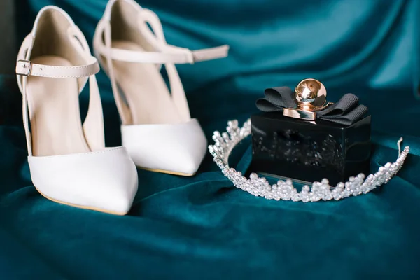 Acessórios Noiva Sapatos Noiva Perfume Coroa — Fotografia de Stock