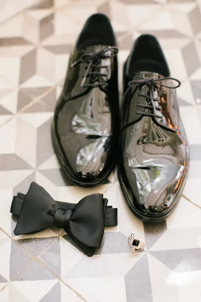 Acessórios Groom Sapatos Gravata Borboleta Abotoaduras — Fotografia de Stock