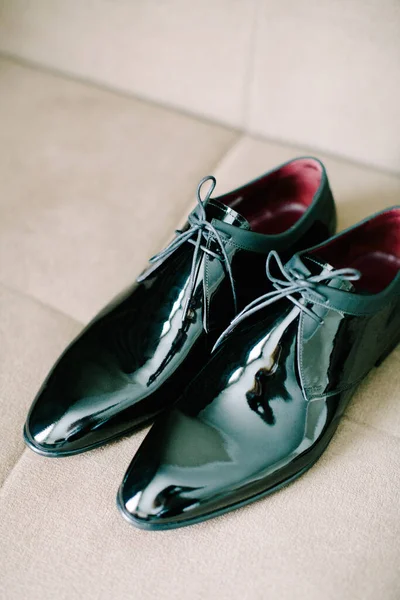 Zapatos Boda Charol Negro Detalles Reparaciones Boda Interior Cerca —  Fotos de Stock