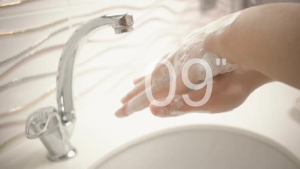 Помыть Руки Женщина Моет Руки Хирургическими Методами Защита Коронавируса Вымой — стоковое видео