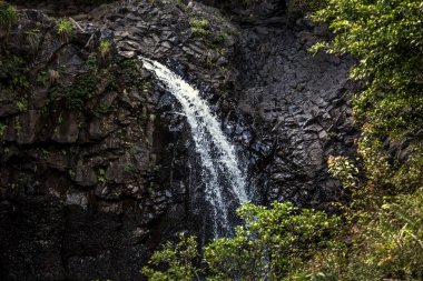 Su akışı kayalık duvar