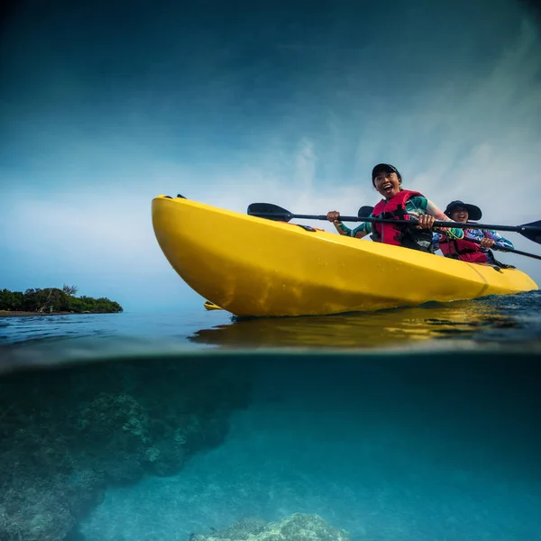 Girls in kayak in sea — Stock Photo, Image