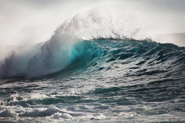 Grande vague océanique — Photo