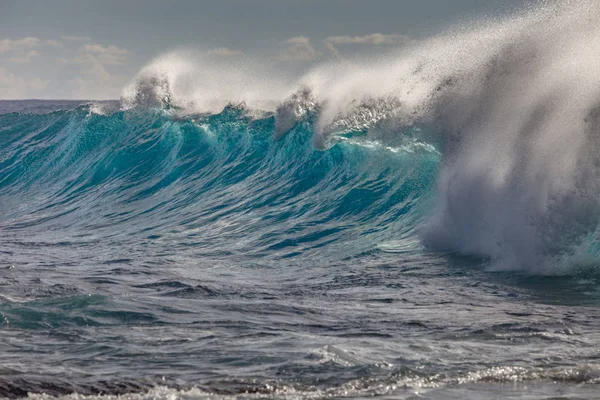 Grande onda oceânica — Fotografia de Stock