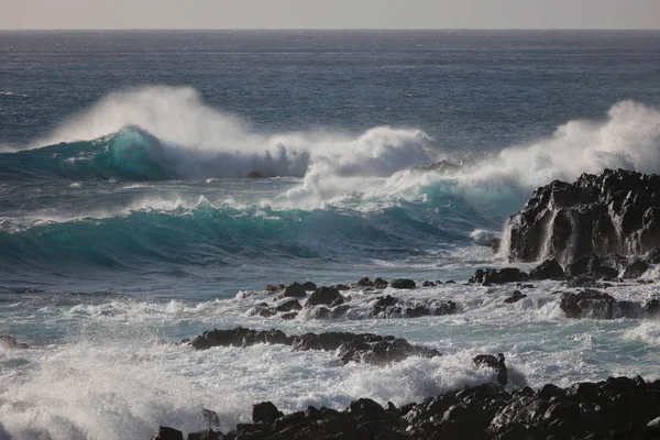 Oceano onda áspera com salpicos — Fotografia de Stock