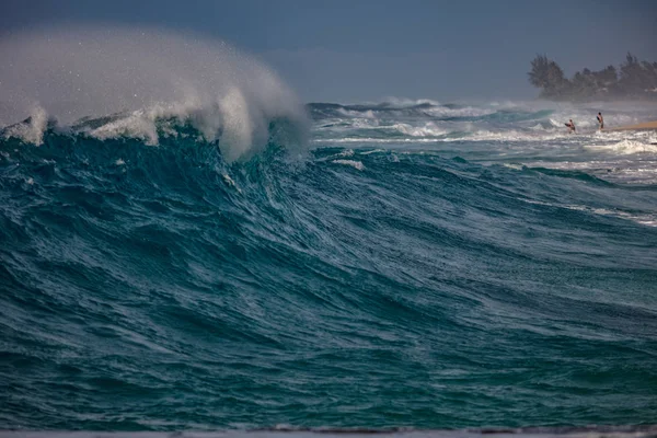 Oceano onda áspera com salpicos — Fotografia de Stock