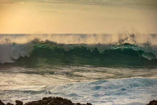 Grande onda oceânica — Fotografia de Stock