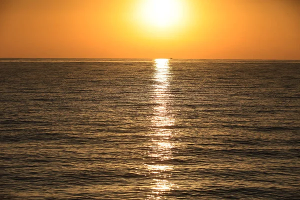 Günbatımı okyanus su — Stok fotoğraf