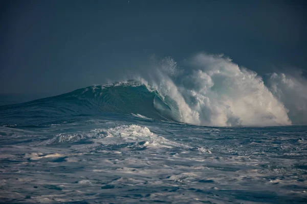 Onda oceánica. Superficie áspera del agua marina —  Fotos de Stock