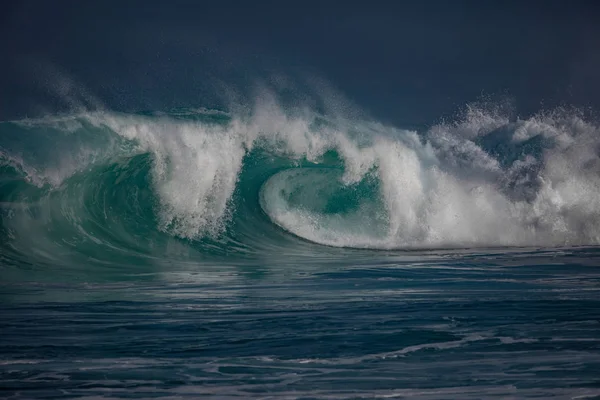 Onda oceánica. Superficie áspera del agua marina —  Fotos de Stock