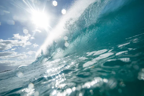 Ola de mar con agua clara —  Fotos de Stock